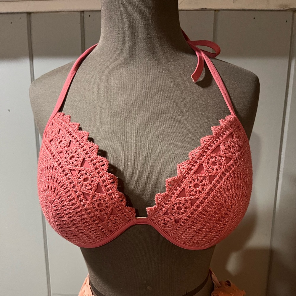 Women’s bathing suit